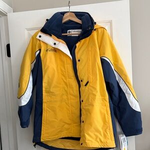 Brand new with tags Women’s Columbia layered Jacket for sale!
